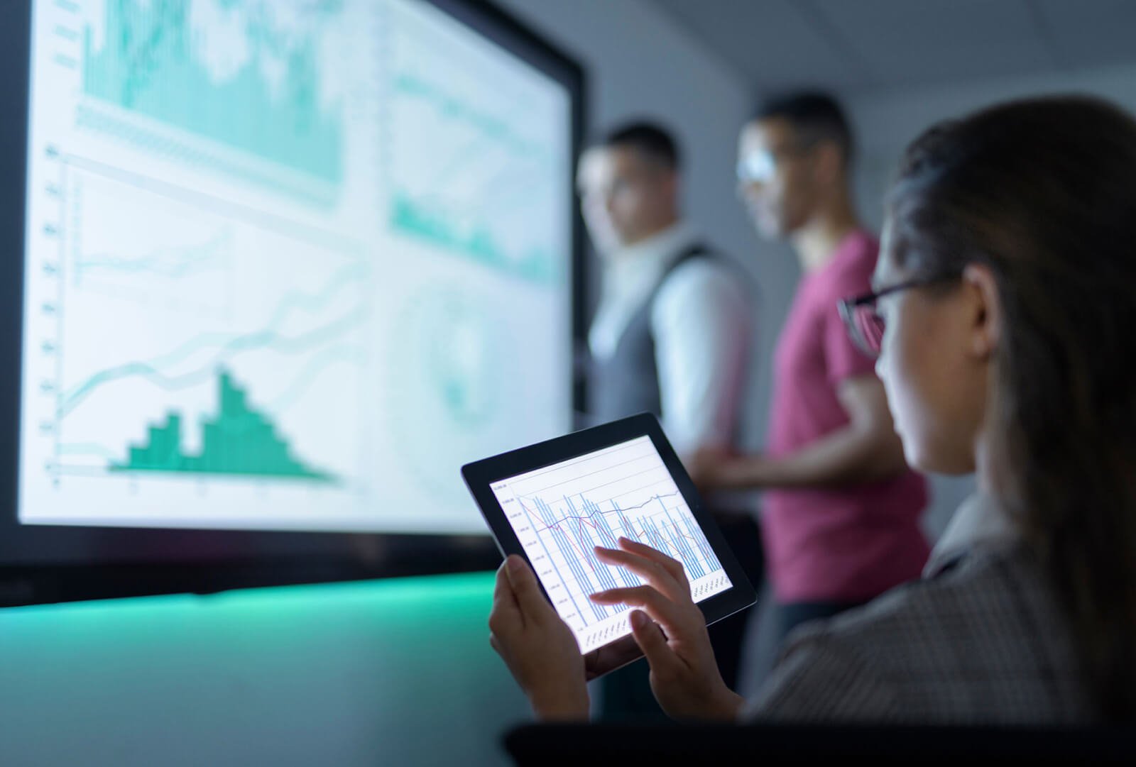 coworkers presenting data on a screen